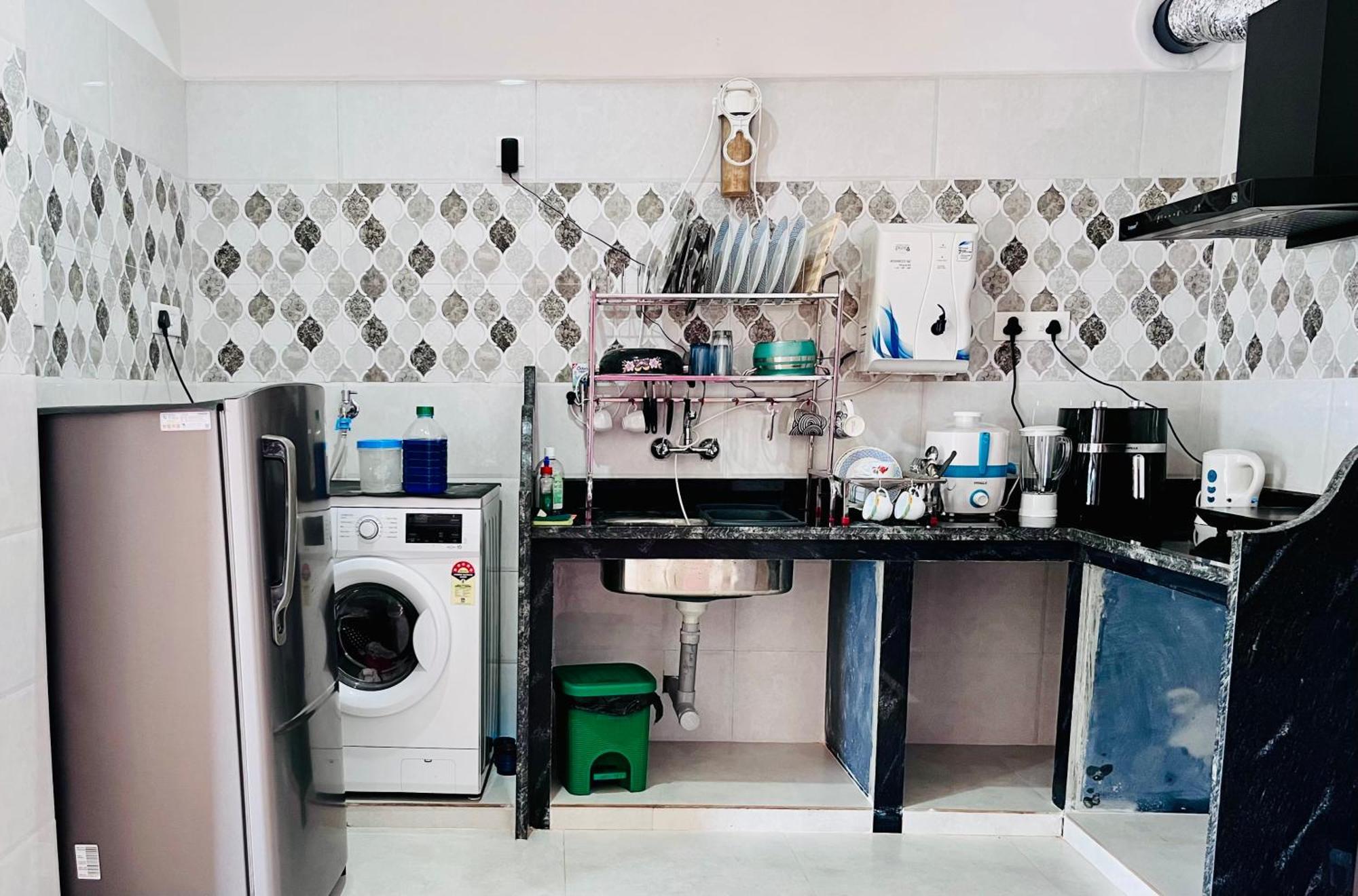 Happy Moon Homestay Aldona Екстериор снимка